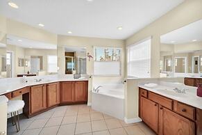 Private Pool & Spa On Golf Resort! 5 Bedroom Villa by RedAwning