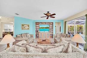 Private Pool & Spa On Golf Resort! 5 Bedroom Villa by RedAwning