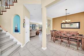 Private Pool & Spa On Golf Resort! 5 Bedroom Villa by RedAwning