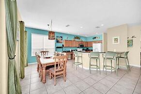 Private Pool & Spa On Golf Resort! 5 Bedroom Villa by RedAwning