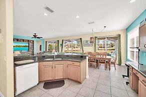 Private Pool & Spa On Golf Resort! 5 Bedroom Villa by RedAwning