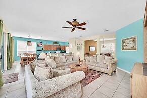 Private Pool & Spa On Golf Resort! 5 Bedroom Villa by RedAwning