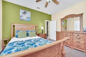 Private Pool & Spa On Golf Resort! 5 Bedroom Villa by RedAwning