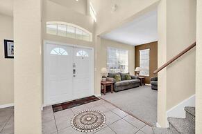 Private Pool & Spa On Golf Resort! 5 Bedroom Villa by RedAwning