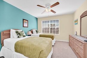 Private Pool & Spa On Golf Resort! 5 Bedroom Villa by RedAwning