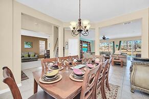 Private Pool & Spa On Golf Resort! 5 Bedroom Villa by RedAwning