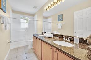 Private Pool & Spa On Golf Resort! 5 Bedroom Villa by RedAwning