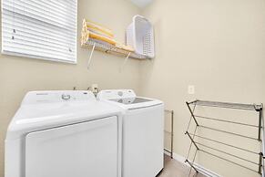 Private Pool & Spa On Golf Resort! 5 Bedroom Villa by RedAwning