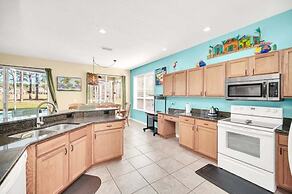 Private Pool & Spa On Golf Resort! 5 Bedroom Villa by RedAwning