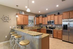 Champions Gate Near Disney Privacy In Back! 6 Bedroom Home by RedAwnin