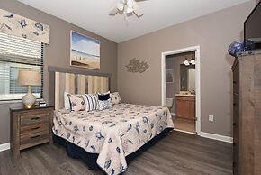 Champions Gate Near Disney Privacy In Back! 6 Bedroom Home by RedAwnin