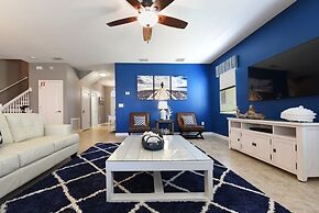 Champions Gate Near Disney Privacy In Back! 6 Bedroom Home by RedAwnin