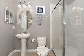 Champions Gate Near Disney Privacy In Back! 6 Bedroom Home by RedAwnin