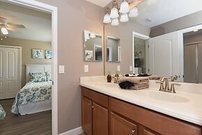 Champions Gate Near Disney Privacy In Back! 6 Bedroom Home by RedAwnin