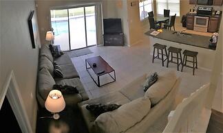 Wr001or 4 Bedroom Home by RedAwning