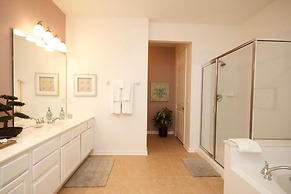 Casa Viva New Vista Cay 3 Bedroom Condo by RedAwning