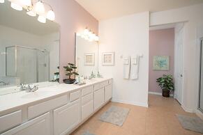 Casa Viva New Vista Cay 3 Bedroom Condo by RedAwning