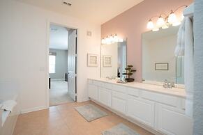 Casa Viva New Vista Cay 3 Bedroom Condo by RedAwning