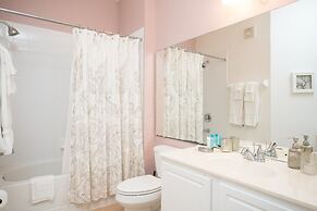 Casa Viva New Vista Cay 3 Bedroom Condo by RedAwning