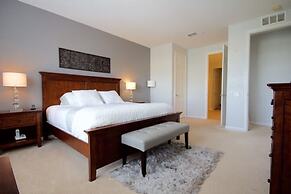 Vista Cay Gem 3 Bedroom Condo by RedAwning