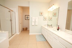 Vista Cay Gem 3 Bedroom Condo by RedAwning