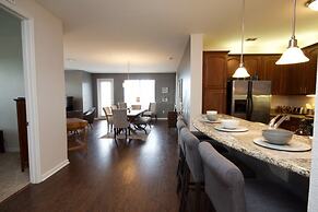 Vista Cay Dream 3 Bedroom Home by RedAwning