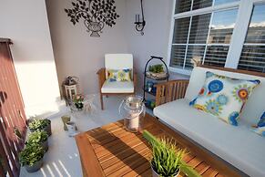 Vista Cay Dream 3 Bedroom Home by RedAwning