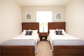 Vista Cay Dream 3 Bedroom Home by RedAwning