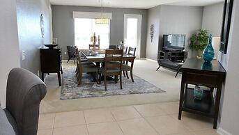 Lakeview Fantasy New! 3 Bedroom Condo by RedAwning