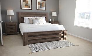 Lakeview Fantasy New! 3 Bedroom Condo by RedAwning