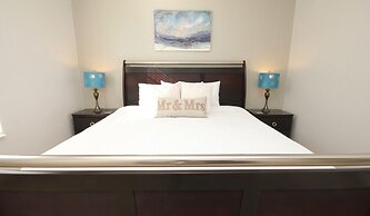 Lakeview Fantasy New! 3 Bedroom Condo by RedAwning