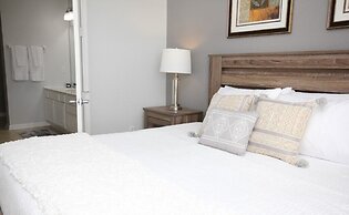 Lakeview Fantasy New! 3 Bedroom Condo by RedAwning