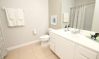 Lakeview Fantasy New! 3 Bedroom Condo by RedAwning