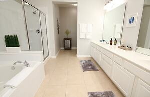 Lakeview Fantasy New! 3 Bedroom Condo by RedAwning