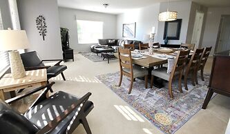 Lakeview Fantasy New! 3 Bedroom Condo by RedAwning