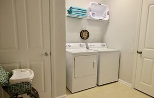 Lakeview Fantasy New! 3 Bedroom Condo by RedAwning