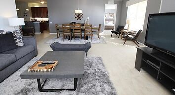 Lakeview Fantasy New! 3 Bedroom Condo by RedAwning