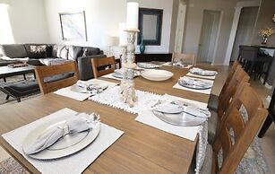 Lakeview Fantasy New! 3 Bedroom Condo by RedAwning