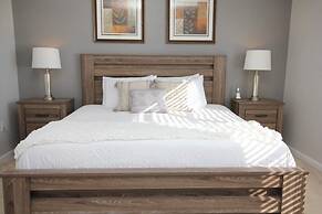 Lakeview Fantasy New! 3 Bedroom Condo by RedAwning