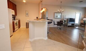 Executive Penthouse 3 Bedroom Condo by RedAwning