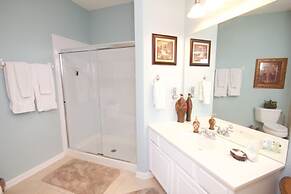 Executive Penthouse 3 Bedroom Condo by RedAwning