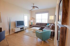 Executive Penthouse 3 Bedroom Condo by RedAwning