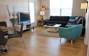 Executive Penthouse 3 Bedroom Condo by RedAwning