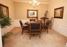 Lake View Classic 3 Bedroom Condo by RedAwning