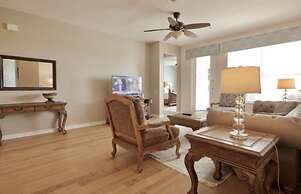 Lake View Classic 3 Bedroom Condo by RedAwning