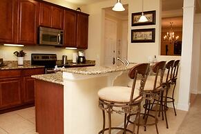 Lake View Classic 3 Bedroom Condo by RedAwning