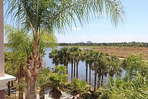 Lake View Classic 3 Bedroom Condo by RedAwning