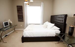 Lake View Penthouse Loft 3 Bedroom Condo by RedAwning