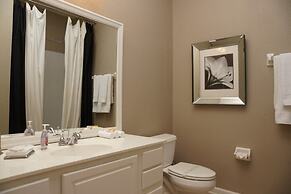 Lake View Penthouse Loft 3 Bedroom Condo by RedAwning