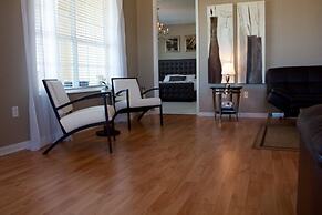 Lake View Penthouse Loft 3 Bedroom Condo by RedAwning